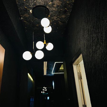 Отель Shades Of Black 2 Лакхнау Экстерьер фото